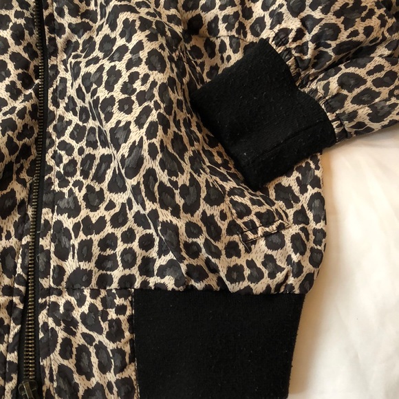 ⭐️2 for $10⭐️ Leopard Printed Spring Jacket - Picture 3 of 4